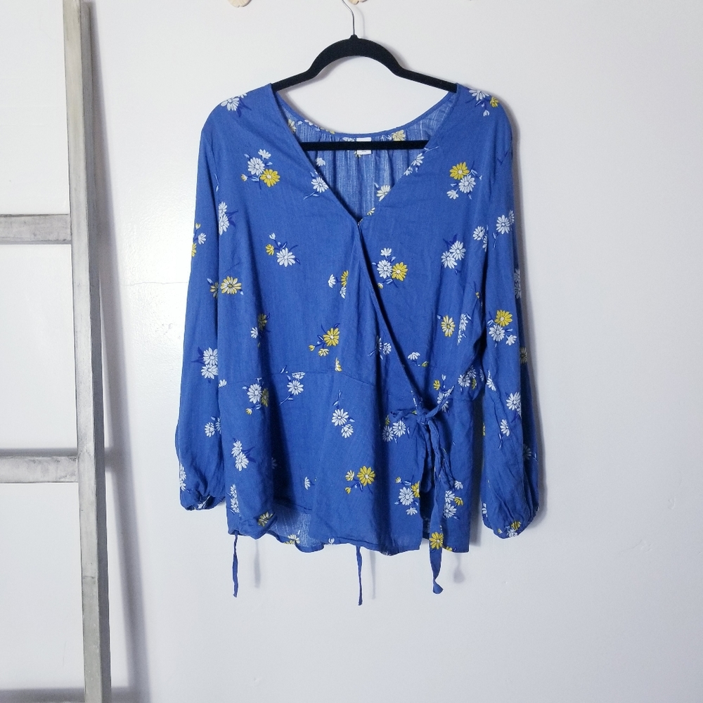 OLD NAVY BLUE WHITE AND YELLOW BLOUSE TIES ON SIDE SIZE XL